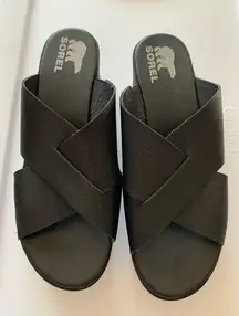 Womens Cameron platform slides sandals. 10