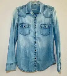 GAP Light Blue Denim Button Down Shirt women’s small western country casual