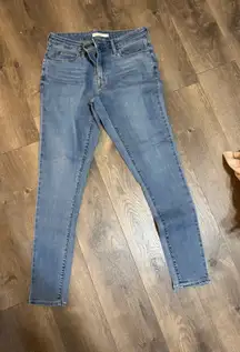 Women’s Levi’s 711 Mid-Rise Skinny Jeans