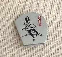 Vintage Mockba ice skating 10k pin