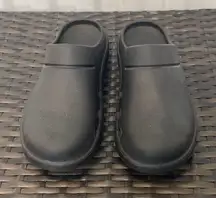 Oofos clogs shoes, women’s size 8