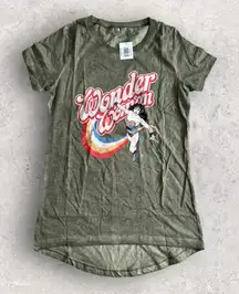 WONDER WOMAN Women's Olive Green Rainbow Graphic T Shirt Size Medium NEW NWT