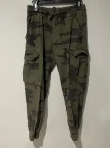 Aritzia TNA Twin Falls Camo Cargo Joggers