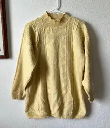 Vintage pale yellow pullover knit sweater med Flawed