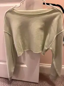 Green cropped crewneck