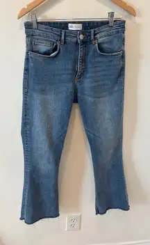 ZARA High Rise Cropped Flare Jeans Distressed Raw Hem Blue Denim Size US 8