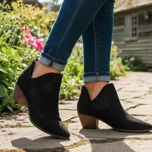 Lucky Brand Larna Women Pointed Toe Leather Bowck  Ankle Boot size 7.5