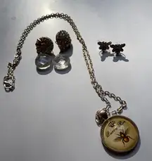 Costume bee jewelry with two pairs of earrings one queen bee‎ necklace talisman