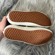 EUC Vans Black and White Slip-On Sneakers Woman's sz 8.5/Mens sz 7