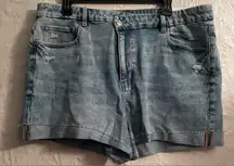 NWT American Eagle Curvy light wash, distressed denim jean shorts, folded hem;18