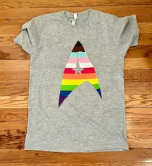 Star Trek Pride Flag LGBT Inclusive Comm Badge T-Shirt Size Small NWOT