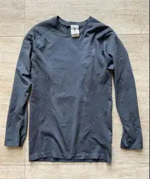 Second Skin Gray Long Sleeve‎ Athletic Top Women’s Size Large