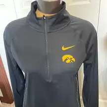 Nike DriFit Iowa Hawkeyes Womens Medium Half ZIP Pullover