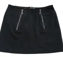 Willi Smith mini skirt Black Women’s size 4 Silver zipper accents