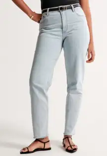 Abercrombie & Fitch Curve Love The Mom High Rise Jeans in Light Blue Size 28/6R