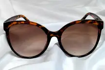 Chic Tortoise Shell Cats Eye Sunglasses in Brown