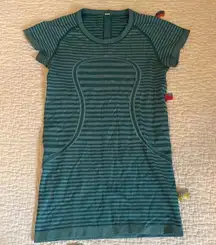 Lululemon swiftly tech striped blue short sleeve womens 4
