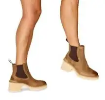 Sorel Hi-line heel waterproof Chelsea boots tan leather women's size 10 trendy