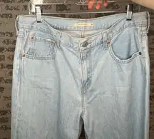 Levi’s | women low pro straight light wash denim jeans distressed