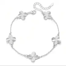 • Alhambra clover silver bracelet
