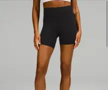 Wunder Train High-Rise Short 6” in Black Size 4