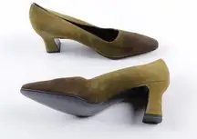 Salvadores Ferragamo suede oliver pumps.