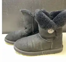 UGG Australia Women's Black Leather Boots/Shoes Button Side SIze 9 SKU 5429