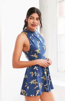 Kimchi Blue Rebecca Floral Open Back Halter Mock Neck Romper S - Navy Blue