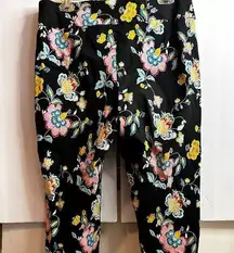 Sharagano pull on floral‎ pants with black background. Size 14. Excellent.