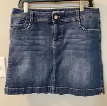 White House Black Market denim skirt with front and back pockets size 10