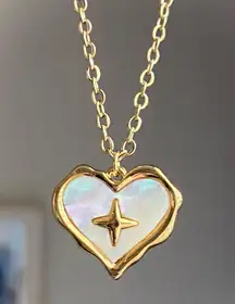 Handmade gold tone stainless steel heart sparkle white shell necklace🐚⭐️🌀