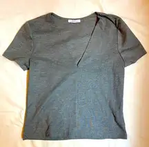 Zara grey v-neck tee shirt, cropped, structured, sz L‎