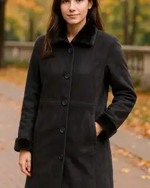 Calvin Klein Black Trench Coat with Luxurious Faux Fur

Condition: Pre-owned,