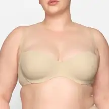 NWT Skims Smoothing Intimates Unlined Strapless Bra