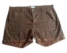 Signature by Levi Strauss Black / Brown Leopard Print Mid Rise Jean Shorts 24W