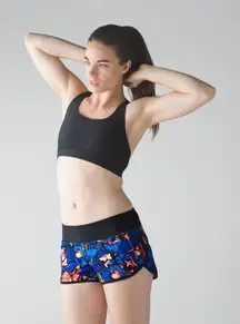 ✨ Lululemon Speed Short
Paint Storm Harbor Blue Multi / Black✨