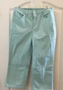 FINAL MARKDOWN Ladies lee mid rise capris 8