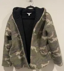 OUTFITTERS Green Camo Cropped Fleece Sherpa Jacket