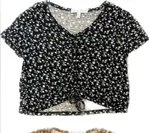 ⭐️Honey Collection bundle of 2 floral cinched front cropped tops size large