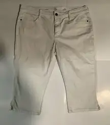 St. John's Bay white Capris