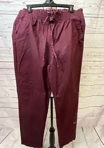 1565-Gloria Vanderbilt casual maroon pants that cinch around the waist (adjustab