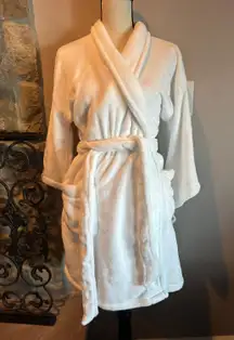 NWT Super Soft White Fluffy Robe