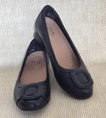 Women's Size 7 Clarks Un Blush Cove Black Leather Ballet Flat Buckle Toe Comfort