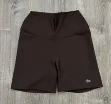 ALO Chocolate 5" Airlift Energy Shorts (S)