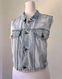 Vintage Y2K L.E.I. Light Blue Denim Floral Embroidered Cropped Button Down Vest
