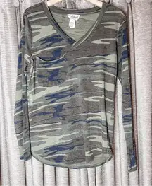 For the Republic Camouflage V-Neck Front Pocket Long Sleeve Top Size Medium