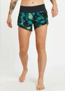 Oiselle Roga Shorts special edition green leaf pattern size 8