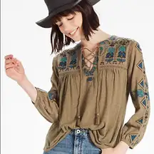 ✨ HP✨Lace Up Embroidered Top✨