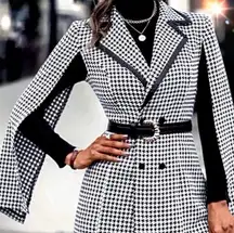 NWT, Lavishly Paris Women’s Designer Houndstooth Cloak Style Blazer.