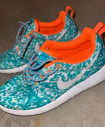 Nike Roshe Sneakers